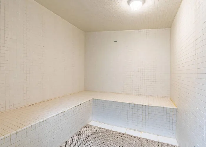 Bright Oceanfront With Pool Hot Tub Sauna Tennis & Ac