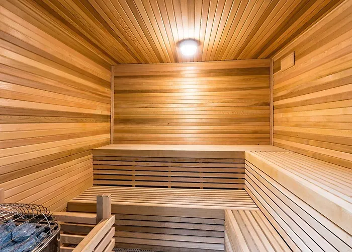 Bright Oceanfront With Pool Hot Tub Sauna Tennis & Ac